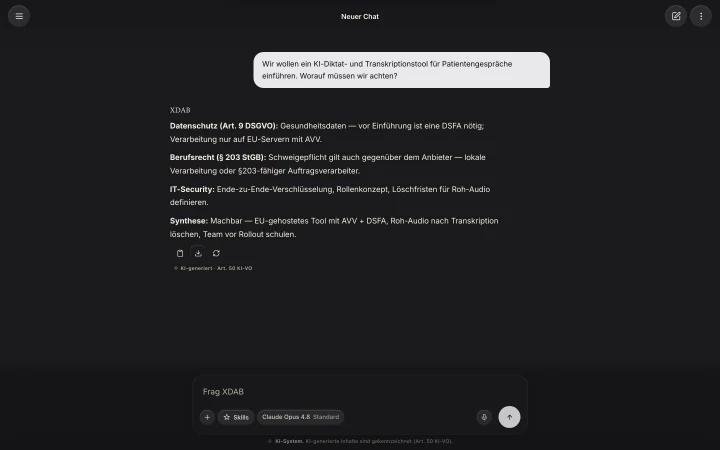 XDAB-Workspace am Desktop: Fachfrage mit Antwort, geprüfte Fundstellen, Eingabefeld mit Modellwahl